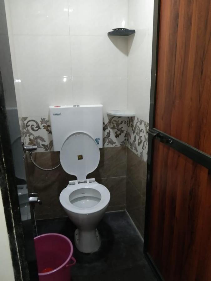 Sadguru Lodge Мумбай Екстериор снимка