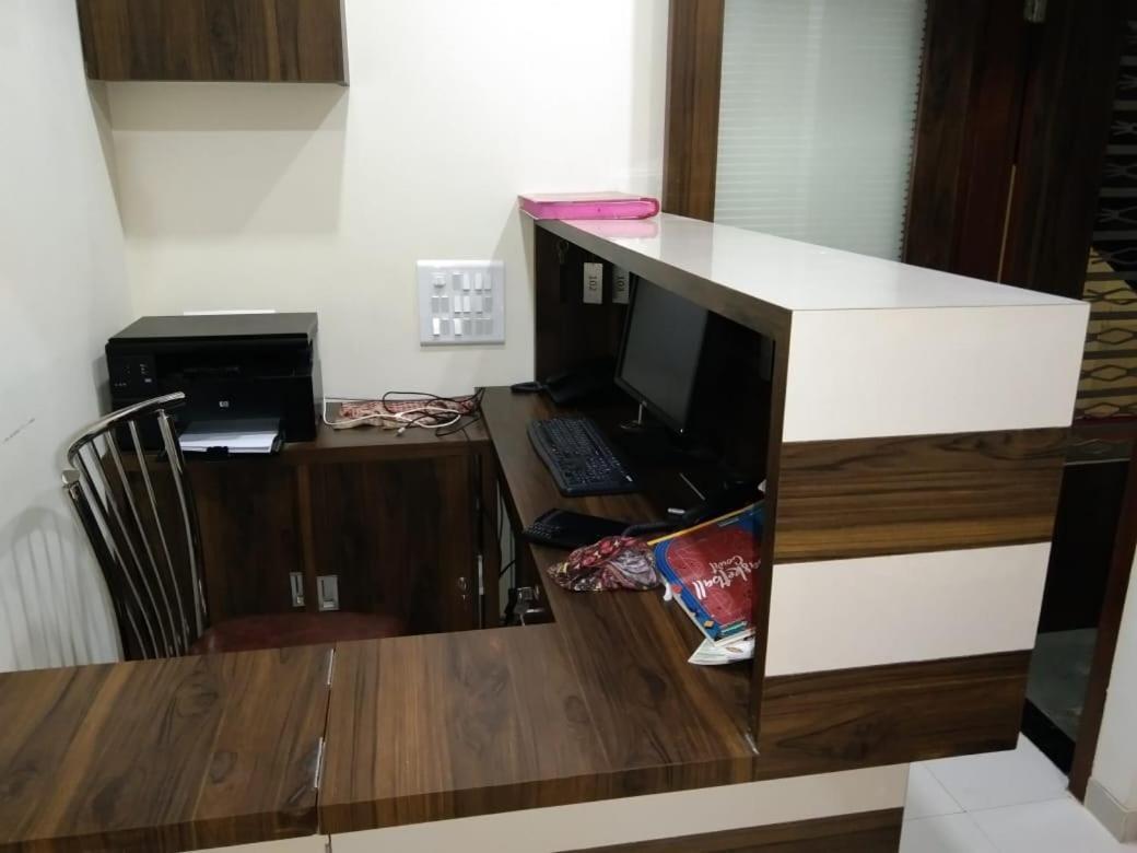 Sadguru Lodge Мумбай Екстериор снимка