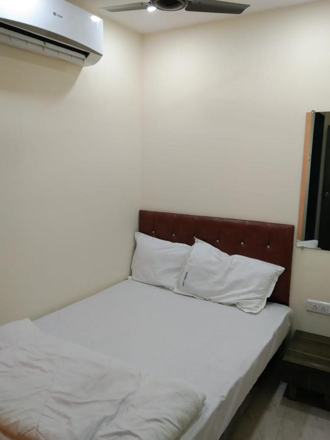 Sadguru Lodge Мумбай Екстериор снимка