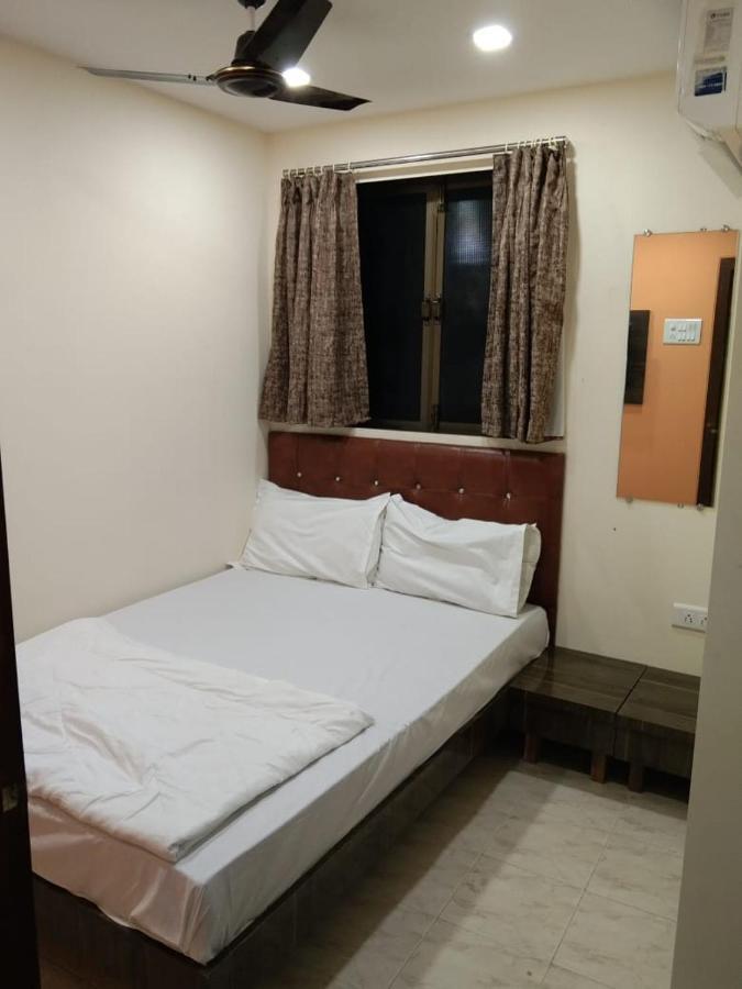Sadguru Lodge Мумбай Екстериор снимка