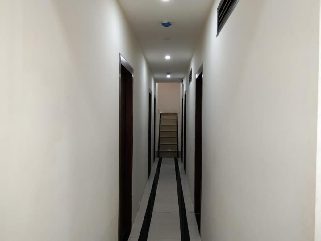 Sadguru Lodge Мумбай Екстериор снимка